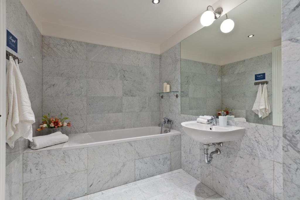 Royal Prague City Apartments - Resim 32