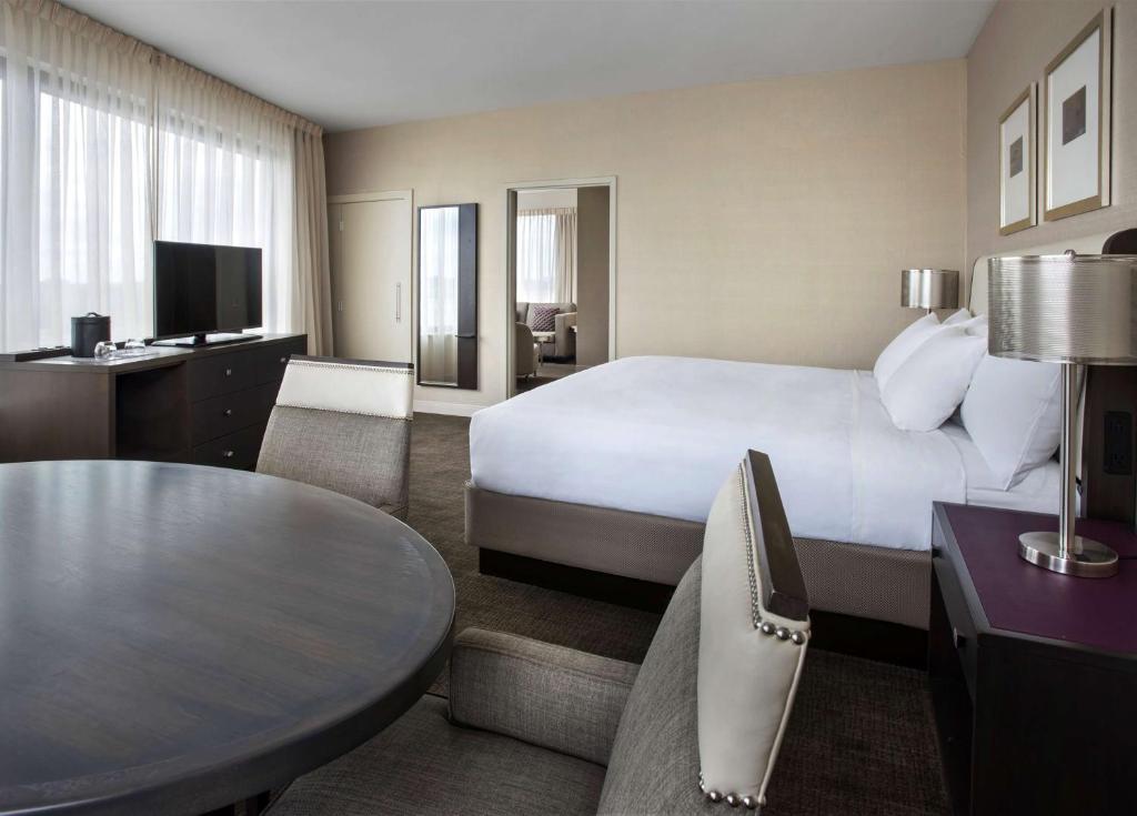Hyatt Regency Pittsburgh International Airport - Room King Con Bañera - Movilidad Accesible
