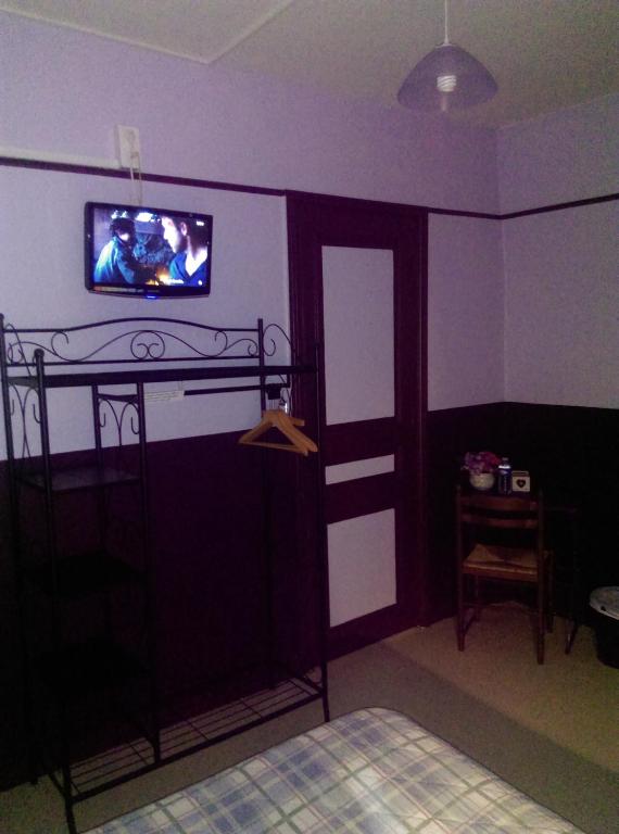 TV a/nebo společenská místnost v ubytování Hotel le Rallye