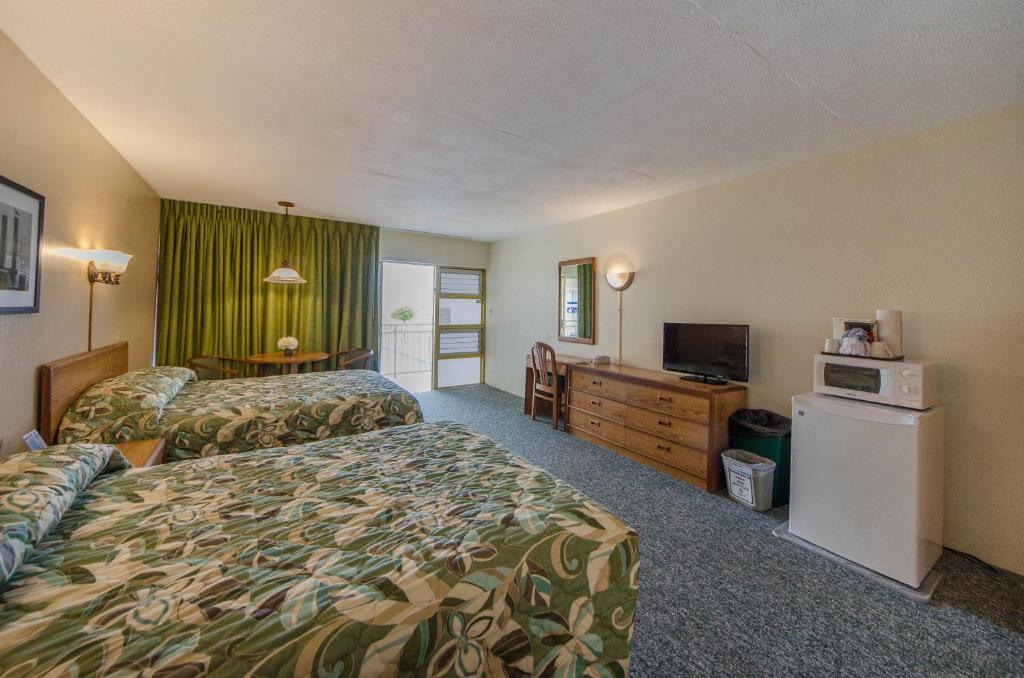 Postel nebo postele na pokoji v ubytování Attache Motel