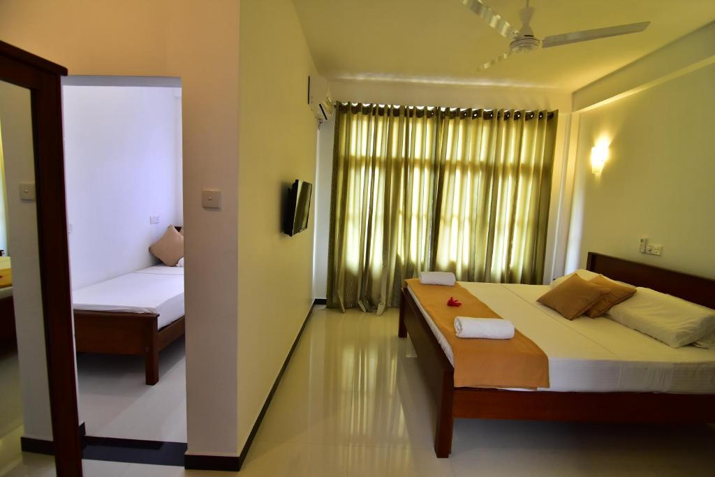 Park Lane Apartments - Triple Room With Balcony