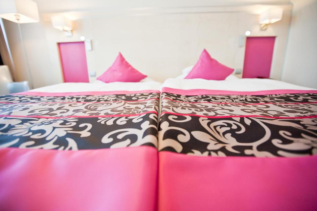 Postel nebo postele na pokoji v ubytování Hotel Sopron