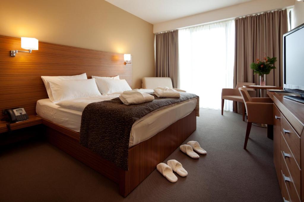 Postel nebo postele na pokoji v ubytování Bohinj Eco Hotel