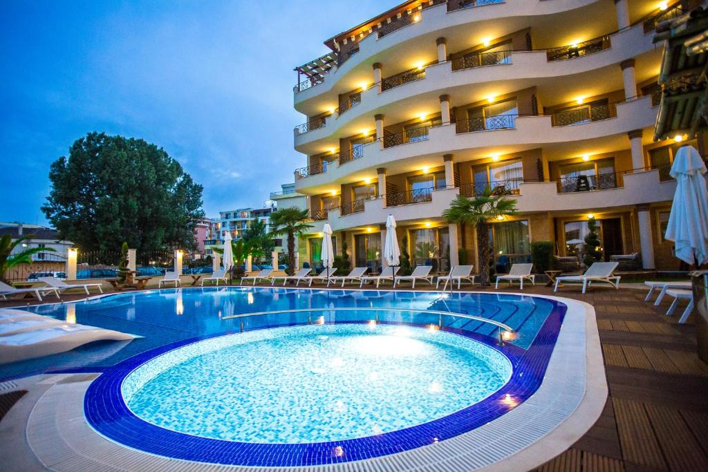 Bazén v ubytování Boutique Apart Hotel Versis nebo v jeho okolí