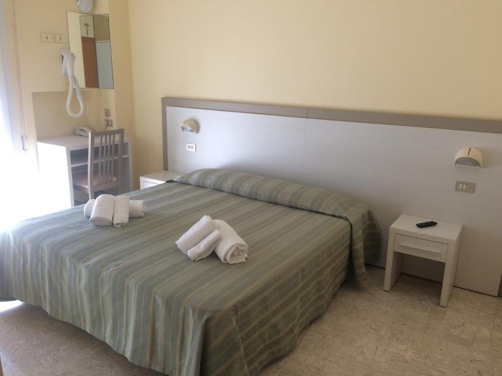 Postel nebo postele na pokoji v ubytování Hotel De La Plage