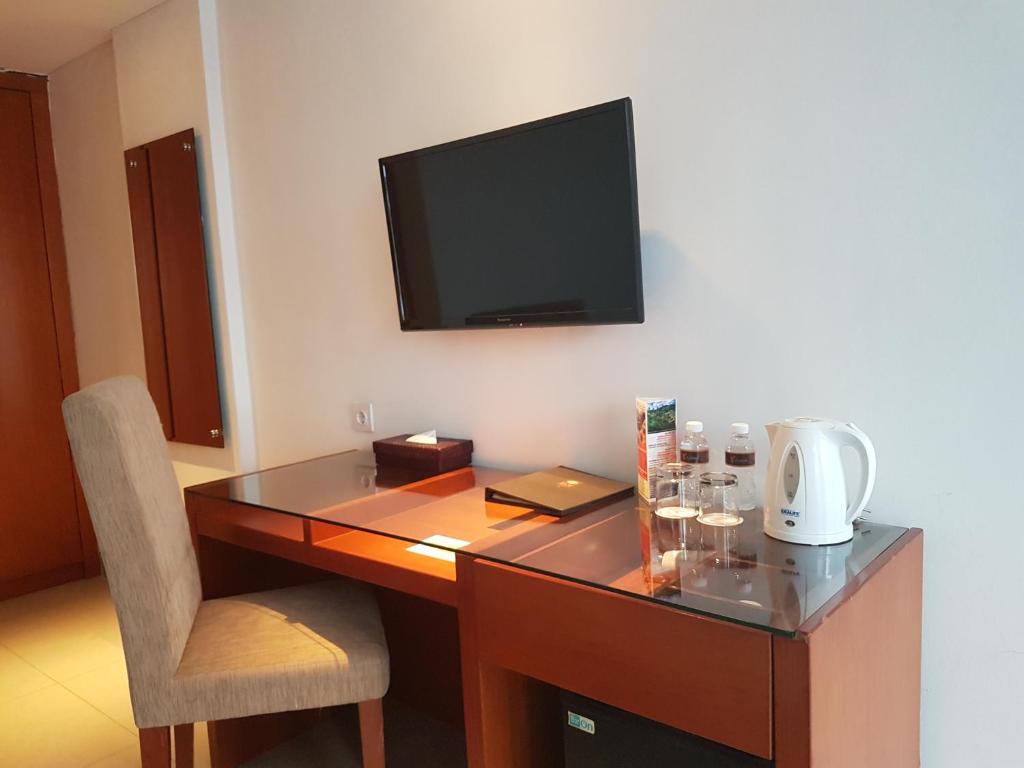 TV a/nebo společenská místnost v ubytování The Sun Hotel & Spa Legian