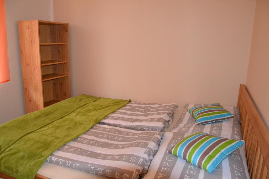 Postel nebo postele na pokoji v ubytování Zrcadlová Koza