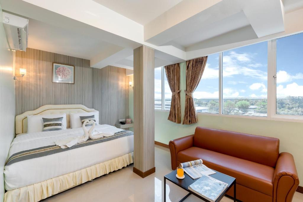 Postel nebo postele na pokoji v ubytování RoomQuest Suvarnabhumi Airport Romklao Soi 6