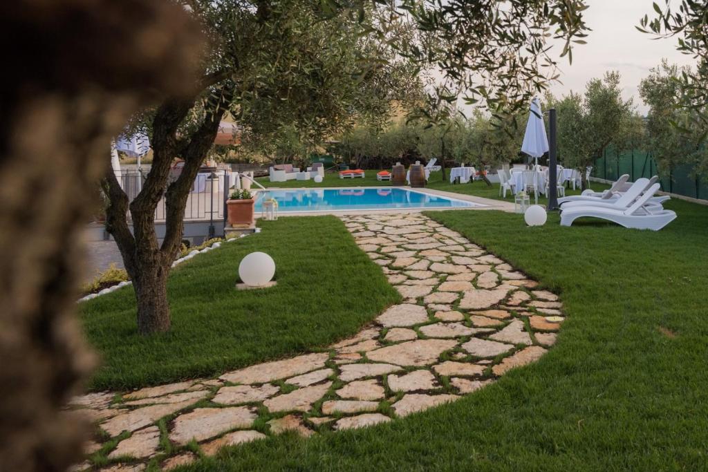 Bazén v ubytování Villa Emilia nebo v jeho okolí