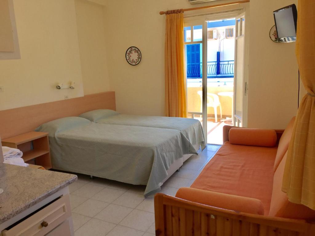 Postel nebo postele na pokoji v ubytování Sylvia Studios