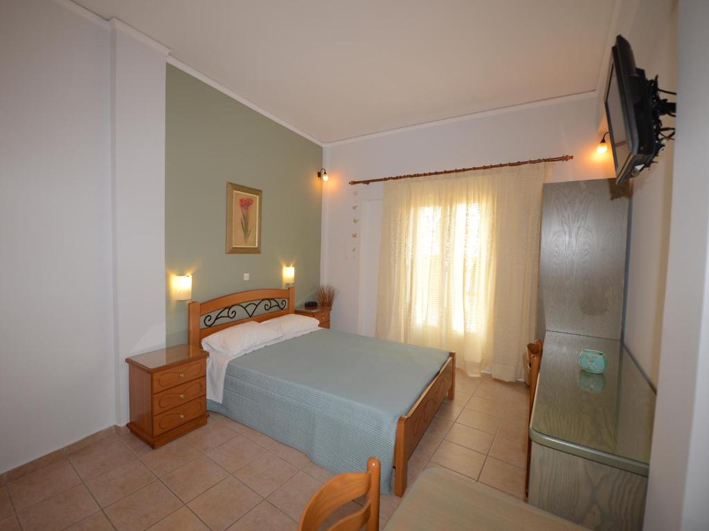 A bed or beds in a room at Konstantza Studios and Apartments