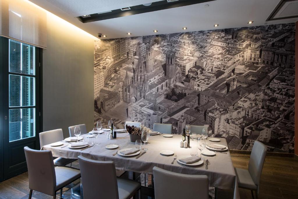 Catalonia Catedral - 11