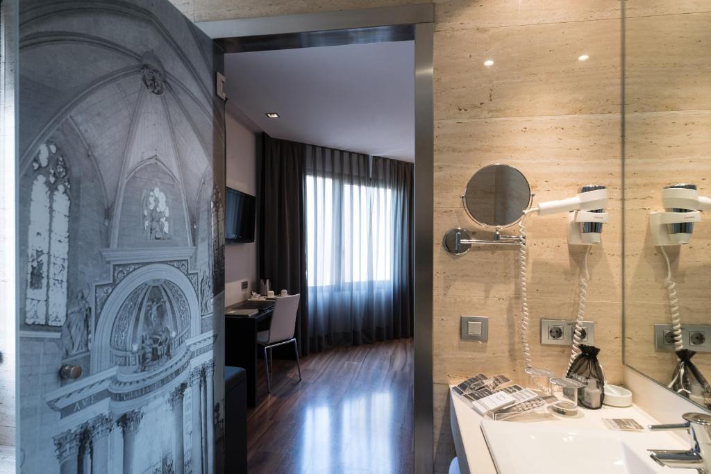 Catalonia Catedral - 16