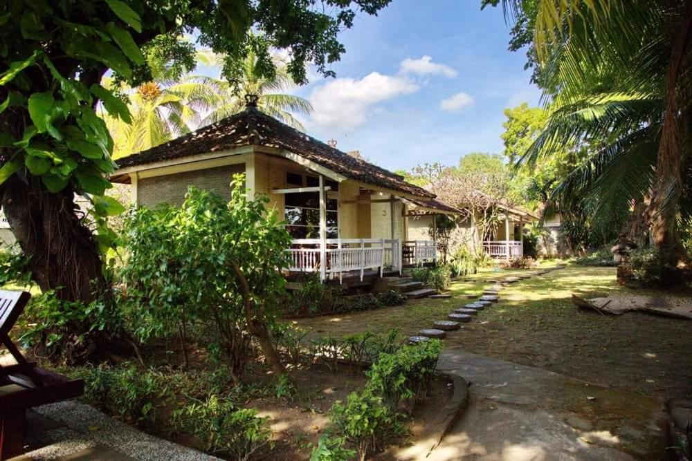 Bali Lovina Beach Cottages