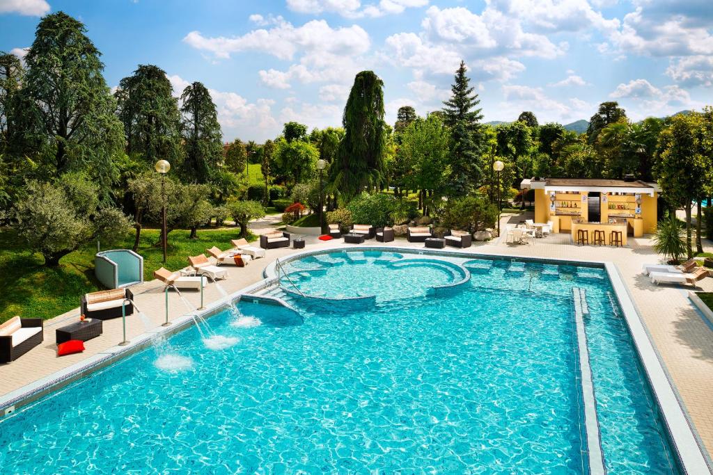 Bazén v ubytování Hotel Metropole nebo v jeho okolí