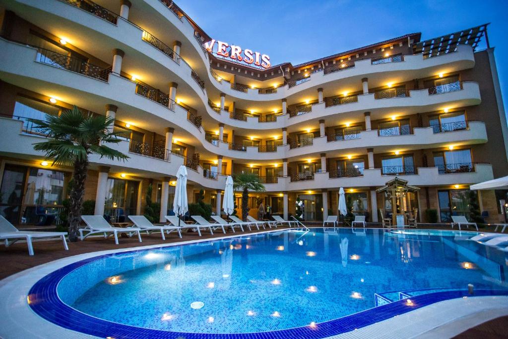 Bazén v ubytování Boutique Apart Hotel Versis nebo v jeho okolí