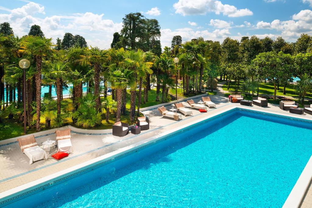 Bazén v ubytování Hotel Metropole nebo v jeho okolí