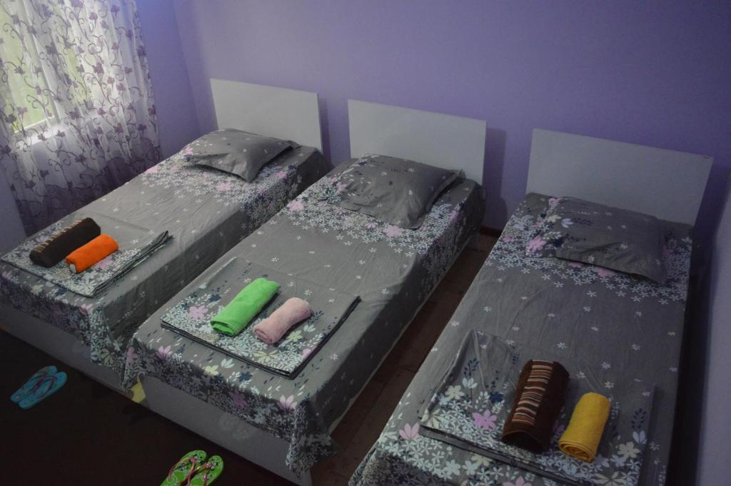 Postel nebo postele na pokoji v ubytování Shalva Apartment