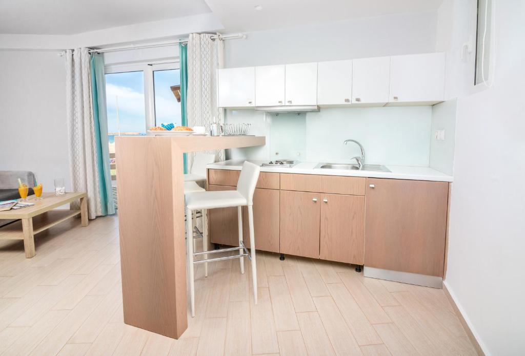 Christina Beach Hotel - 6