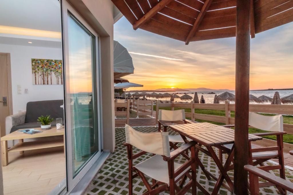 Christina Beach Hotel - 8