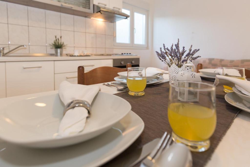 Kuchyňa alebo kuchynka v ubytovaní Cozy apartment Josipa