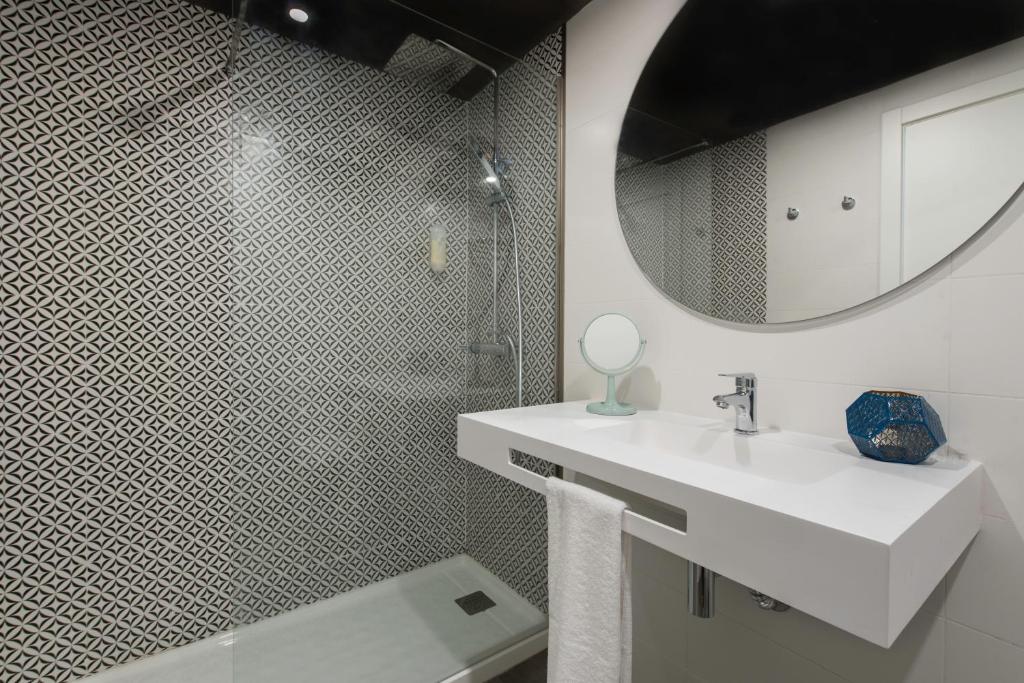 Aparthotel Vibra Mogambo - Adults only, Playa den Bossa ...