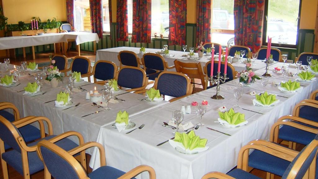 Restaurace v ubytování Overhalla Hotel