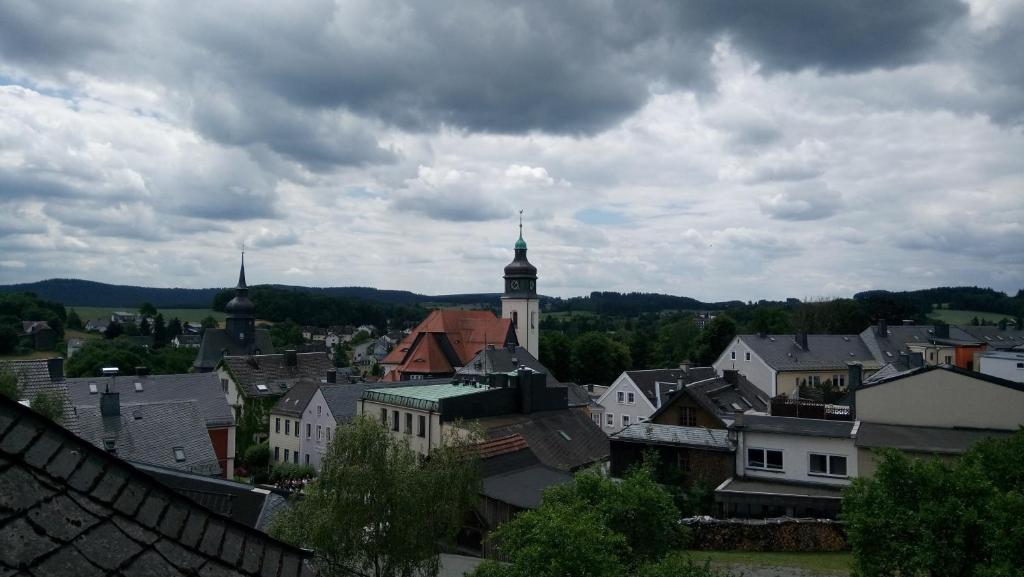 Nespecifikovaný výhled na hory nebo výhled na hory při pohledu z hotelu