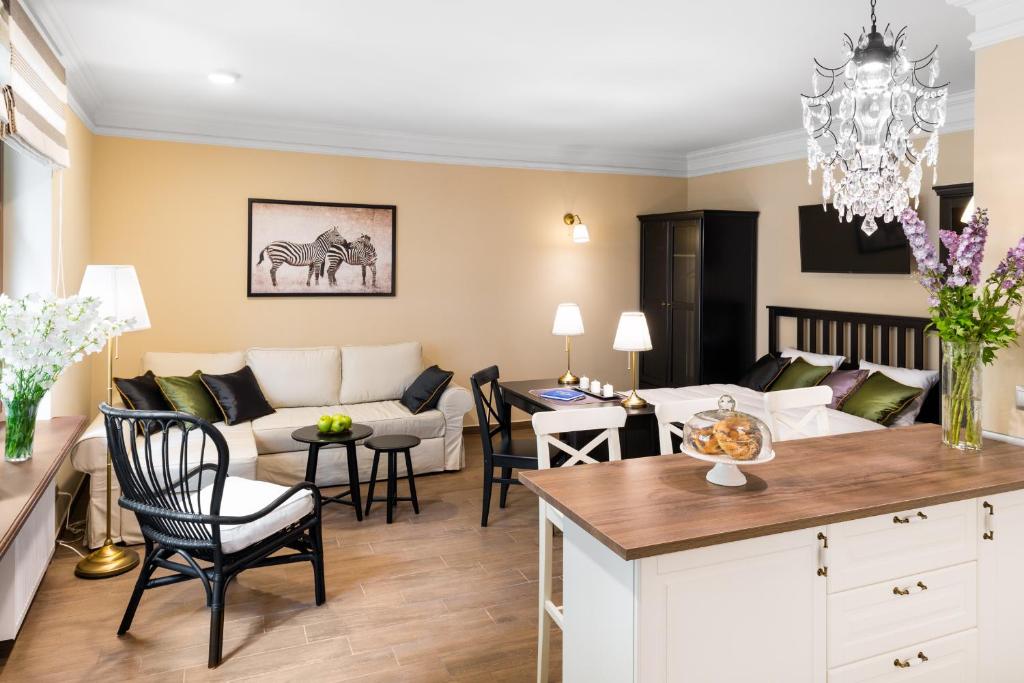 Posedenie v ubytovaní P&J Luxury Apartments