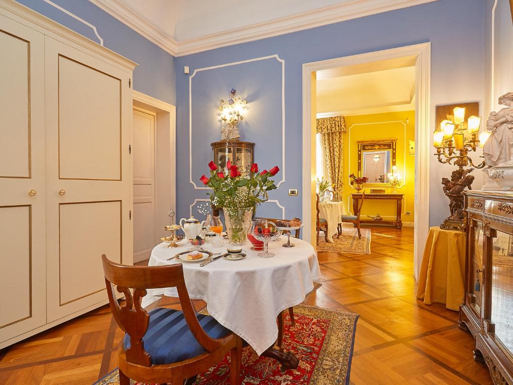 ห้องอาหารหรือที่รับประทานอาหารของ Dimora dei Leoni- Suite
