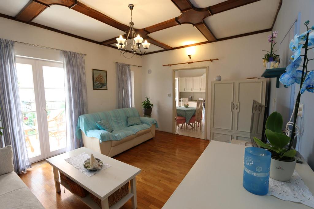 a living room with a couch and a table at Apartment Pijer in Novalja