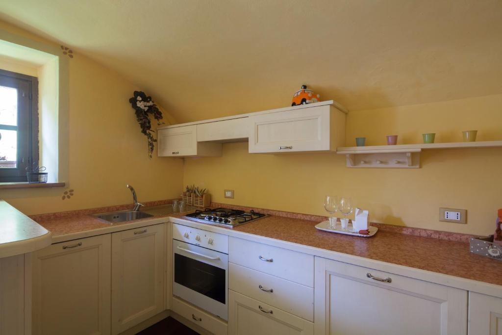 Kuchyň nebo kuchyňský kout v ubytování B&B La Pulce Dorata