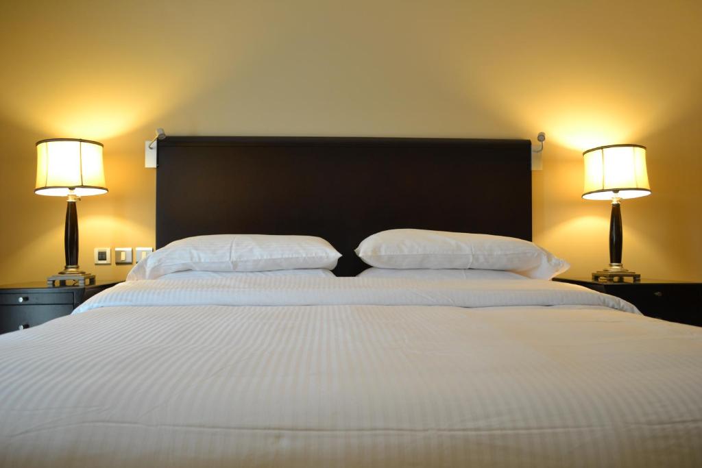 Cama o camas de una habitación en Sheraton Khalidiya Hotel