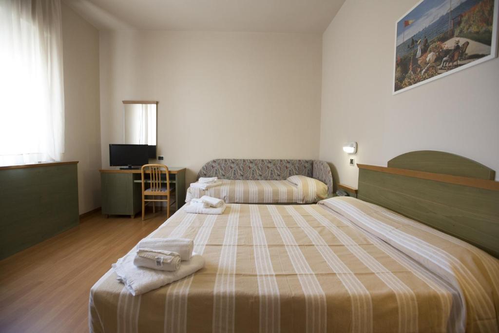 Postel nebo postele na pokoji v ubytování Hotel Impero