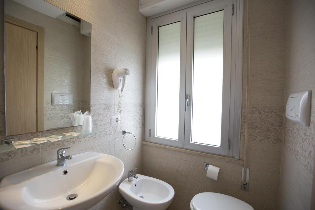 Koupelna v ubytování Hotel Impero