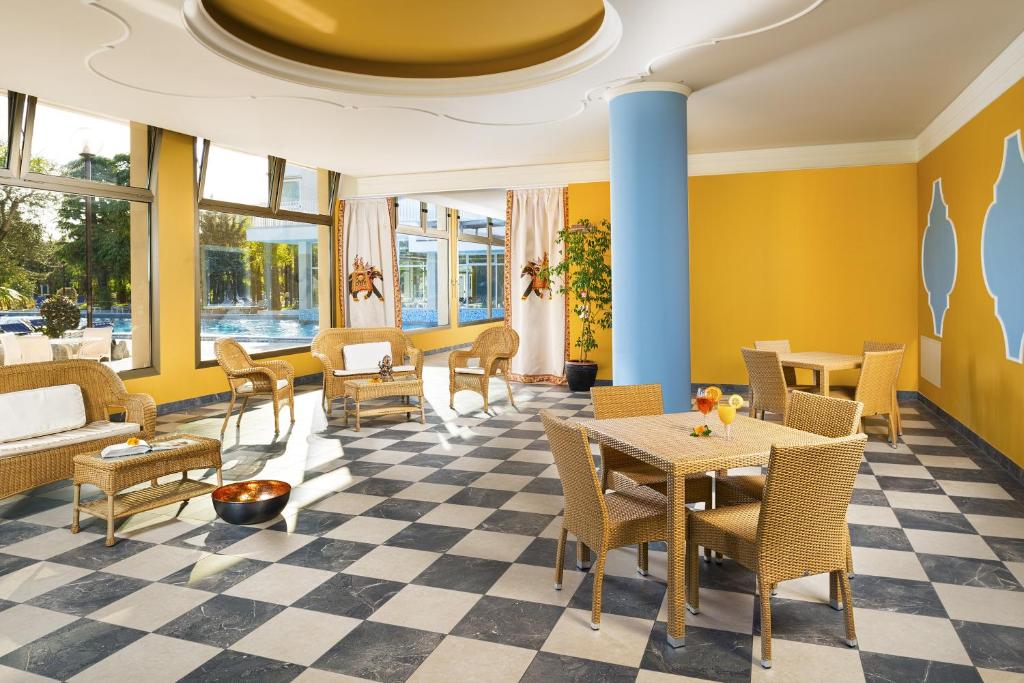 Bazén v ubytování Hotel Metropole nebo v jeho okolí