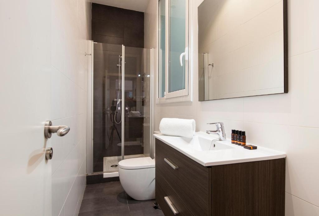 Kúpeľňa v ubytovaní Aspasios Rambla Catalunya Apartments