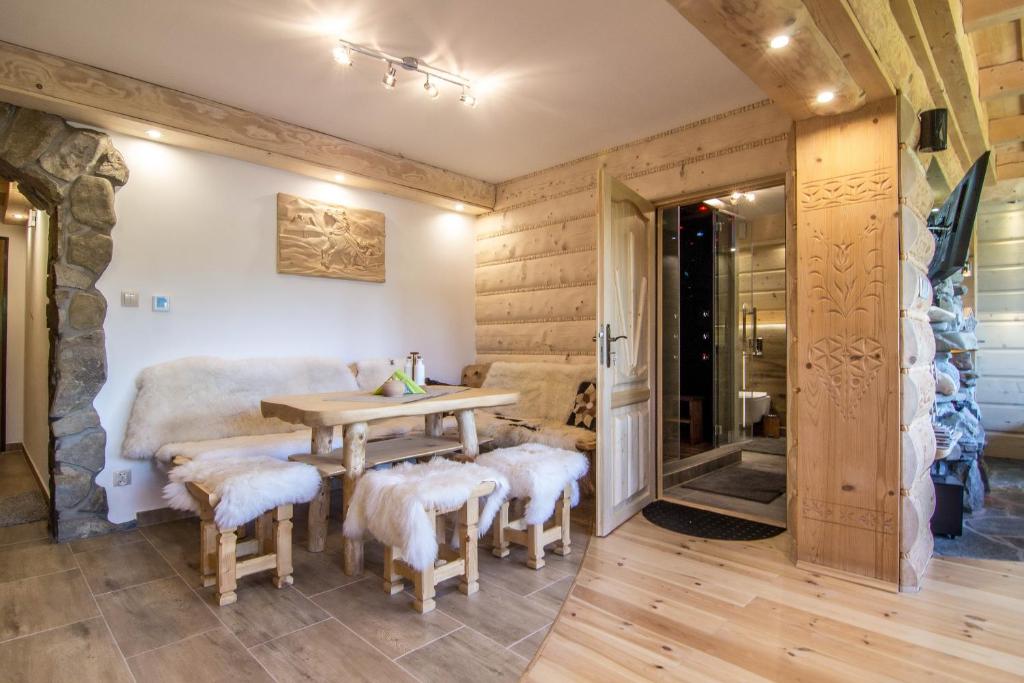 Posedenie v ubytovaní Apartamenty Kiry Zakopane