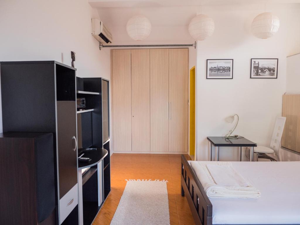 Postel nebo postele na pokoji v ubytování Reževići Apartments
