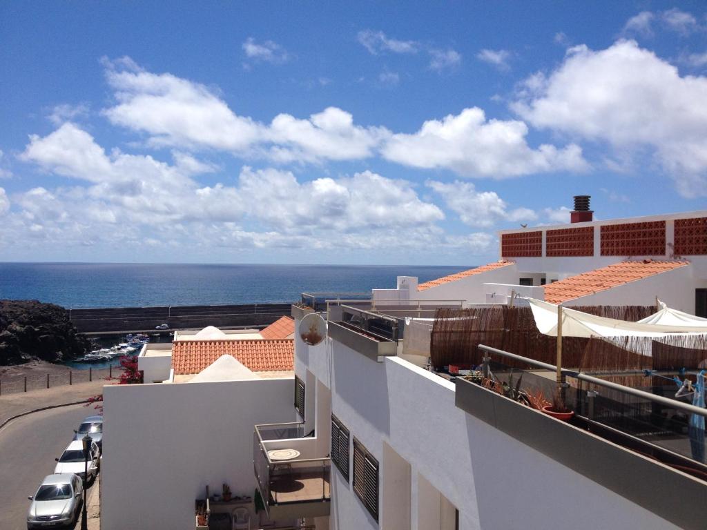 a view of the ocean from a building at La Marinera 37 in Cotillo