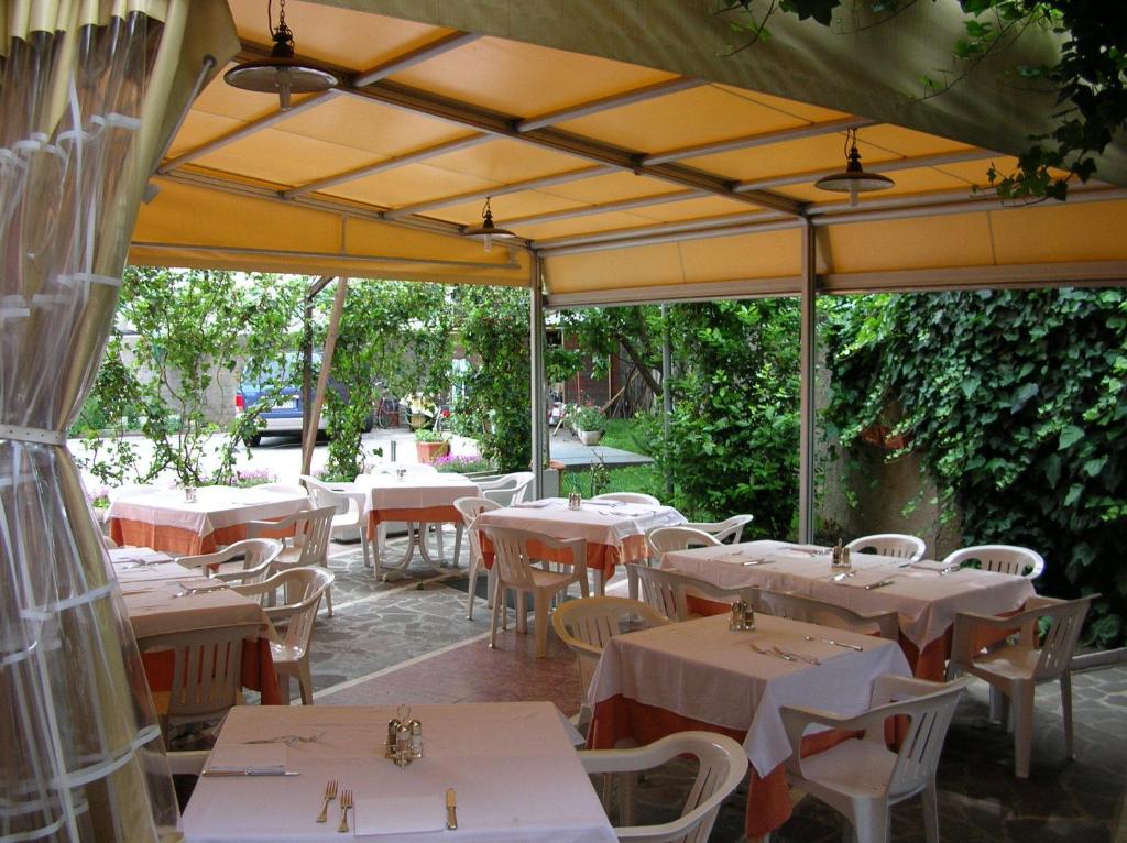 Restauracja lub miejsce do jedzenia w obiekcie Hotel Drago