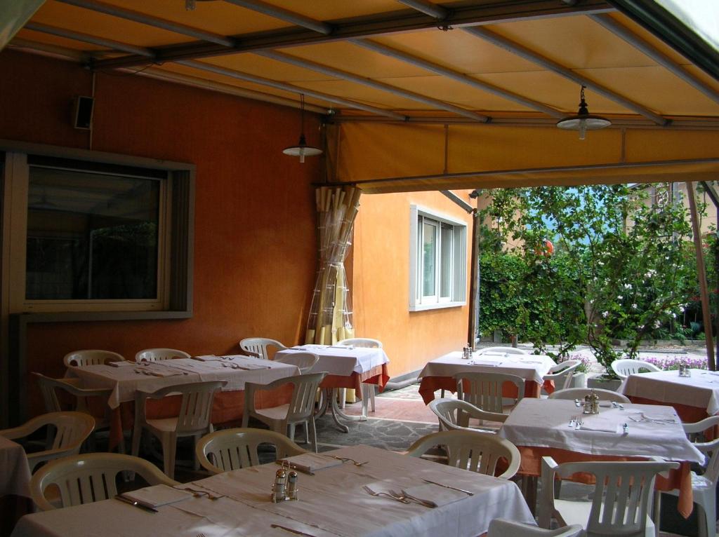 Restauracja lub miejsce do jedzenia w obiekcie Hotel Drago