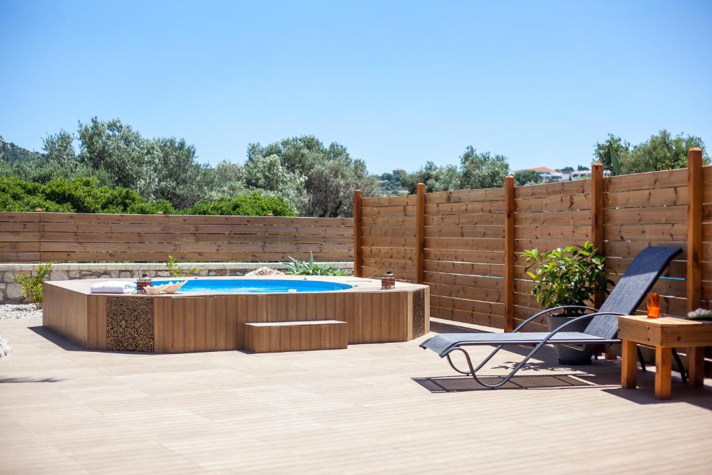 Bazén v ubytování Emerald Dream Apartment nebo v jeho okolí