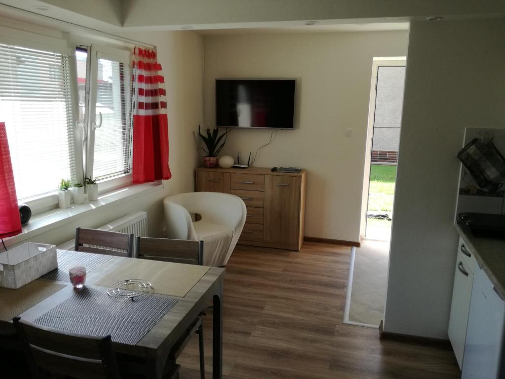 A television and/or entertainment centre at Apartmány Lenko - near thermal aquapark Tatralandia