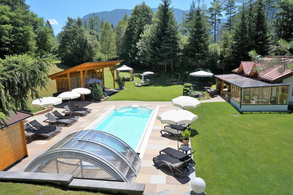 Bazén v ubytování Gästehaus Almrausch, Ferienanlage mit Pool nebo v jeho okolí