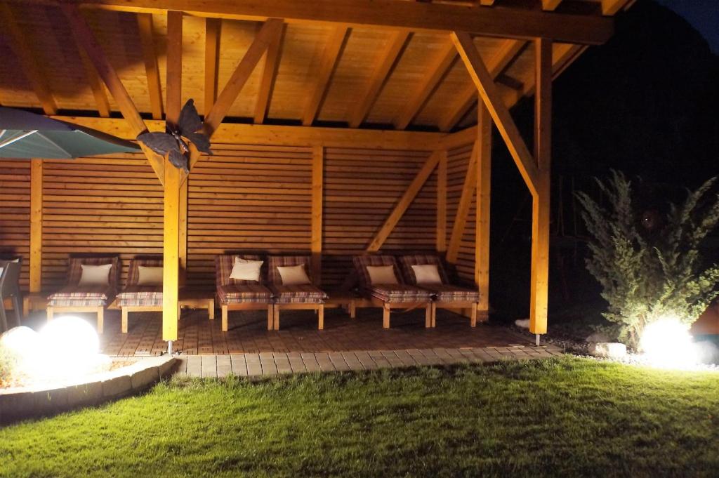 Zahrada ubytování Gästehaus Almrausch, Ferienanlage mit Pool