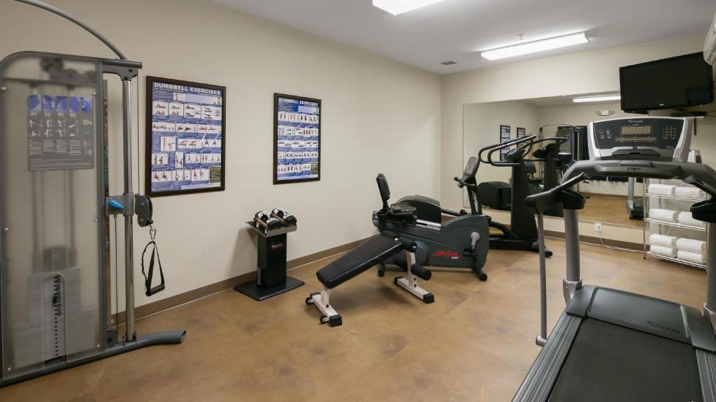 Fitness centrum a/nebo fitness zařízení v ubytování Best Western Bronco Inn