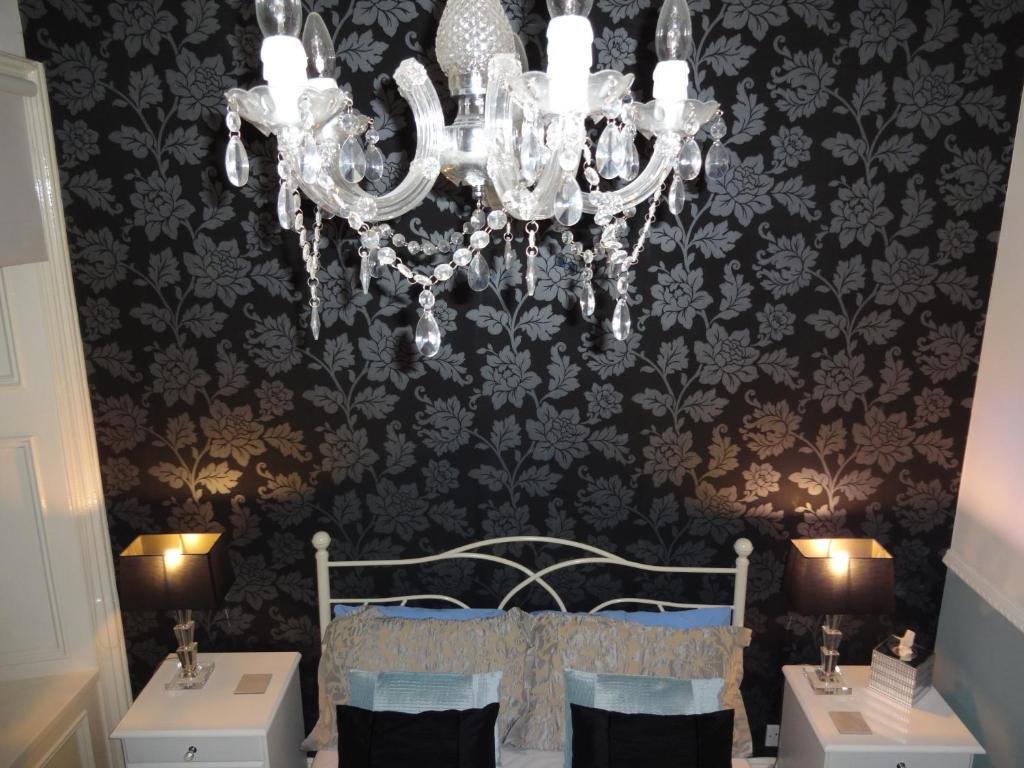 Lochnagar Guest House - Double Room With Private Bathroom