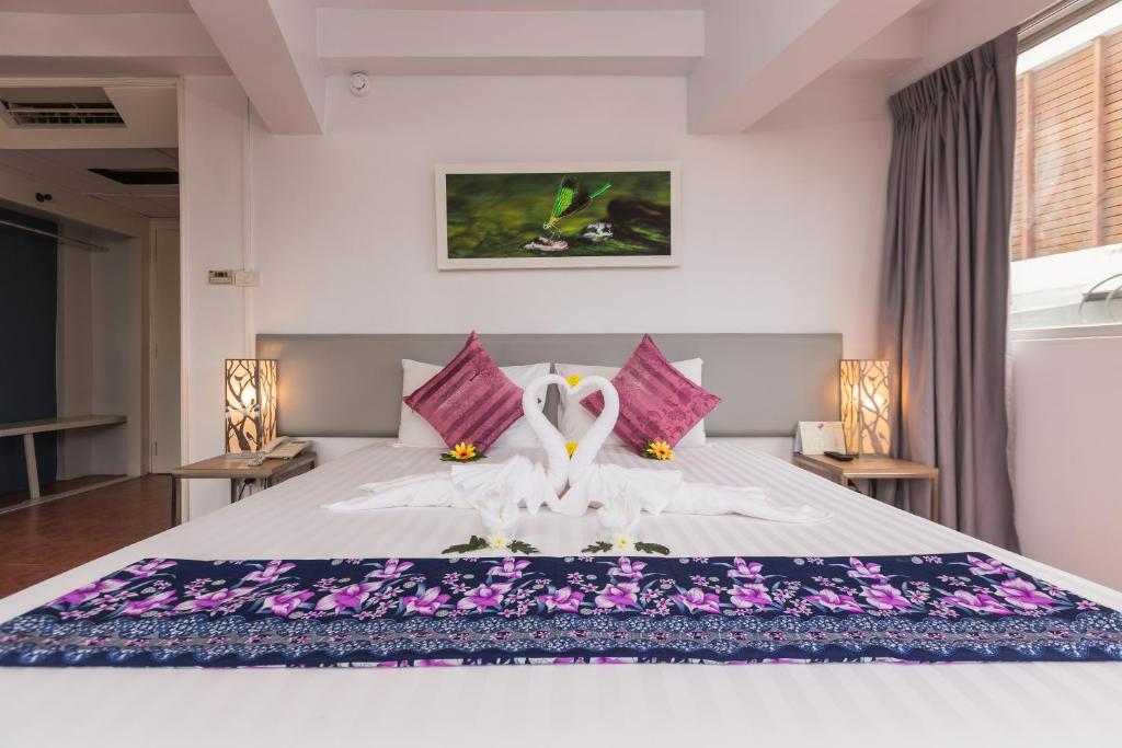 Postel nebo postele na pokoji v ubytování ON Hotel Phuket - SHA