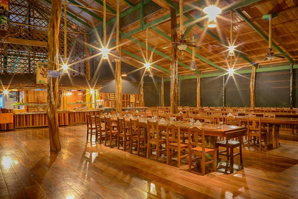 Restaurace v ubytování Ecoamazonia Lodge